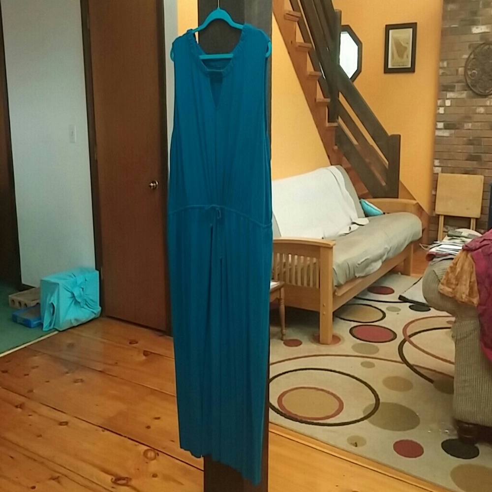 Keyhole detail knit maxi dress